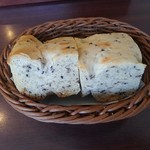 トラットリア イル レガーロ - 胡麻入りフォカッチャ