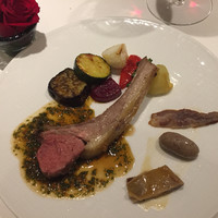 ルメルシマン オカモト - 十勝のラム肉 サラッサラッの脂のうまいこと。ソーセージ、モツ、ベーコン全てが同一の一頭からの調理なのだそうです。