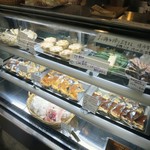 キッキリキ - ショーケースの様子。