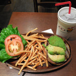 KUA`AINA - ...「アボカドバーガー・セット（1344円）」、アボカド3枚！