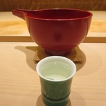 寿司 竹本 - 猪口もお酒が変わる都度の楽しみで