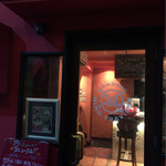 ニニョ トラヴィエソ - お店の入口