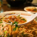 麺屋 菜心 - チャーシューメン（背脂がたっぷり）