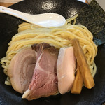 ろく月 - 限定「提供まで20分かかるつけ麺」（麺）