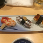 Sushi Waka - 左から夜泣き貝、小イワシ、ニシ貝
