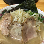 ラーメン さくら - 鹿野豚ラーメン ゆでもやしトッピングのアップ〜(*^▽^*)