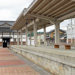 Michi No Eki Suzunari Suzunari Kan - 2017年6月　旧珠洲駅のホームが残されてます。