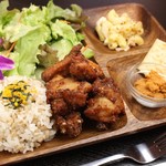 LOKAHI cafe - もち粉のチキンプレート