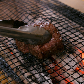 *Carefully selected ingredients are grilled over binchotan charcoal ♫ Please try it*