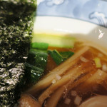 藤堂 - らーめん醤油 燻丸　ズームアップ