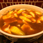 味奈登庵 - カレー南蛮そば別盛りのつゆ♡  
      沈んでしまっているけど、肉もねぎもしっかり入っている。
      別盛りにすると、そばが入っていない分、つゆが多くなるような気がするなぁ。