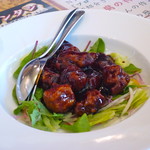 離宮 - 黒酢の酢豚。普通の酢豚もあるので要注意なのです。ソースが濃厚で美味しいのです