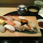 Sushi Uogashi Nihonichi - 特盛りにぎりのランチです