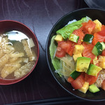 カケショク - 日替り丼 サラダサーモン丼 400円