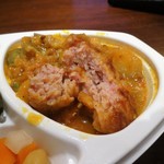 リコ カリー - ベーコン入り燻製ハンバーグと有機野菜のトマトカレー