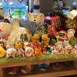 お家のごはん かれん - H.29.6.29.昼 内観：店内には招福系のグッズがたくさん