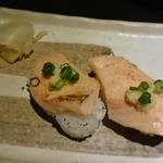 山の猿 - 炙りサーモンのお寿司