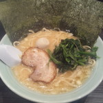 横浜家系ラーメン 魂心家 大津店 - ラーメン（醤油）６８０円