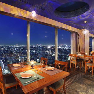 An overwhelming sense of freedom! Spectacular views that make you feel like you're taking a walk above Tokyo