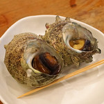 魚三酒場 - サザエのツボ焼き