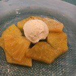 スクレ･サレ - パイナップルのシロップ漬け？アイスクリーム