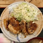 まる半 - ふっくら焼かれた鶏もも肉は美味しい♪