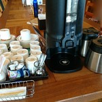 篠路まちづくりテラス 和氣藍々 - セルフのコーヒー、冷たいお茶