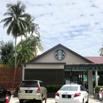 Starbucks - 道路側パーキング