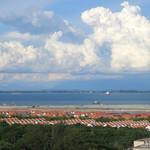 Starbucks - マラッカ海峡へ出て行く船