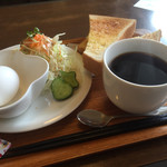 喫茶 愛 - コーヒー380円とバタートースト&茹で卵のモーニング