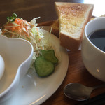 Kissa Ai - コーヒー380円とバタートースト&茹で卵のモーニング、きゅうりの形が可愛い♡