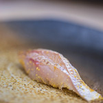 三笠鮨 - 春子（かすご）のごとき眞鯛（まだひ）黄身酢魚鬆（きみずおぼろ）