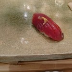 銀座 久兵衛 - 鰹(にんにくのせ)