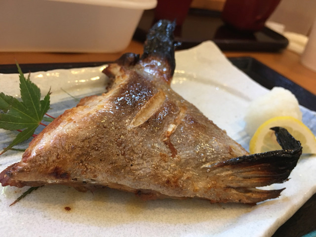 づけ丼屋 桜勘 , 皮目はカリッと香ばしく、身はフワッ