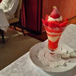 資生堂パーラー - 徳島県三好郡東みよし町産 アスカルビーのストロベリーパフェ