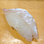 福ちゃん寿し - 天然鯛
      僕は本当は皮付きの湯霜の方が好きなのだが、これはこれで十分に美味しい。身の甘みを堪能。