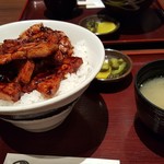 ドライブインいとう豚丼名人 新千歳空港店 - ２階建て豚丼