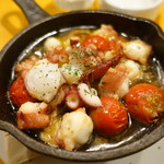 YAICHIRO - タコとプチトマトのアヒージョ