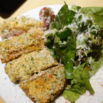 YAICHIRO - 鶏モモのニンニクパンコ焼き