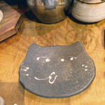 Shichirin Yaki Osakana Kuwaeta Doraneko - 猫のお皿