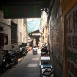 老牌牛肉拉麵大王 - お店がある通りの入口。地図がないと分かり難いです