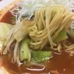 鉄板焼 豚肉ホルモン専門店 おっきん - 中太麺
