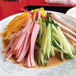 蓬莱閣 - 綺麗に盛り付けられた冷麺