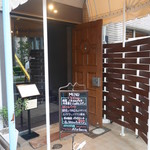 Alla Goccia - お店の入り口（１階）