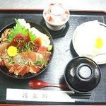 Yuusenkyou - ボリュームたっぷりの鉄火丼には茶碗蒸し、杏仁豆腐、味噌汁が付いていました