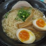 らーめんちゃーはん - 夜鳴き醤油ラーメン煮卵つき