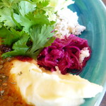 GOOD LUCK CURRY - マッシュポテト、紫キャベツのピクルス、ココナッツ