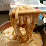 Tsukemen You - 麺リフト。すごく濃厚な坦々スープが麺に絡む。