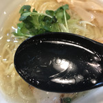 麺屋軌跡 - 出汁の様なスープ