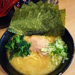 笑喜屋 - ラーメン並＋のり5枚。 ￥650＋￥50